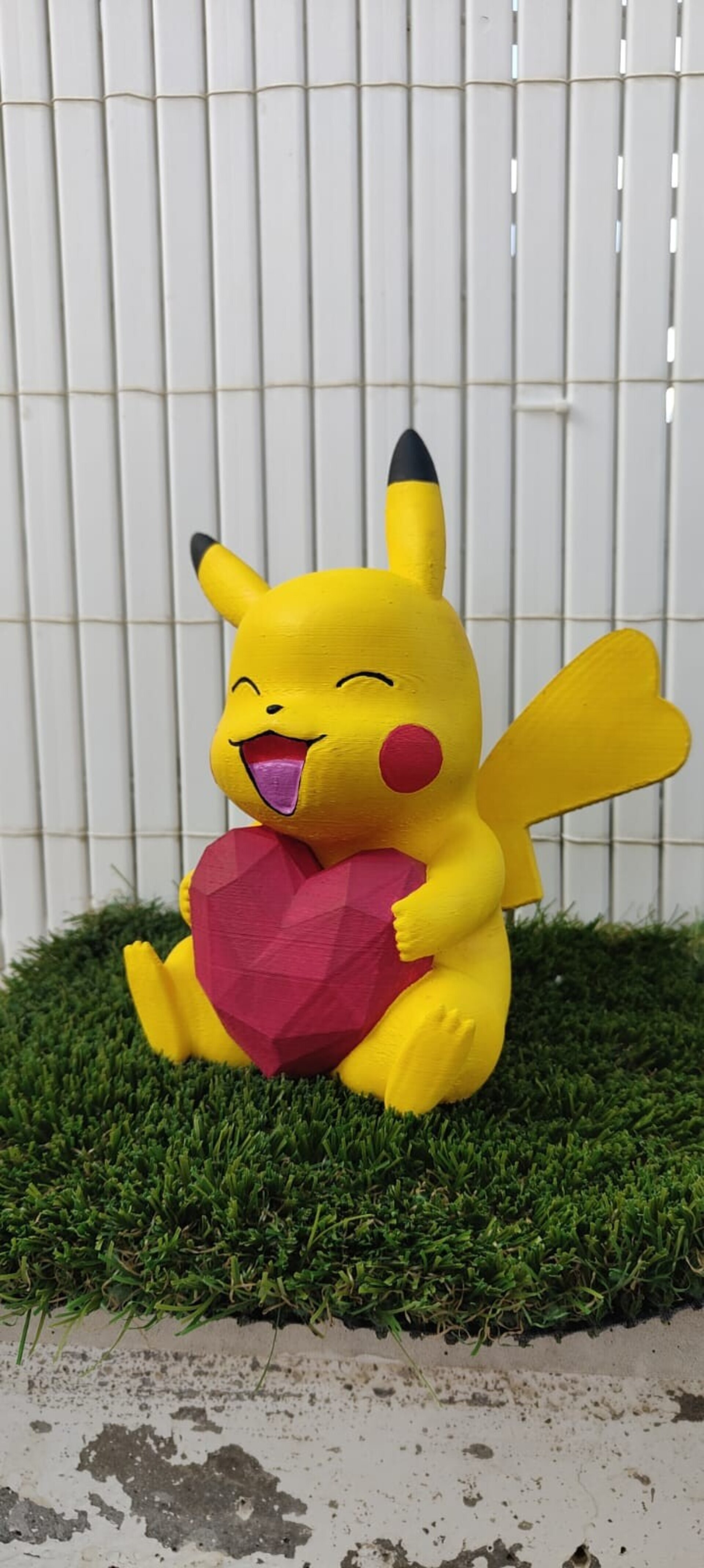 Figura Pikachu con un corazón - 3