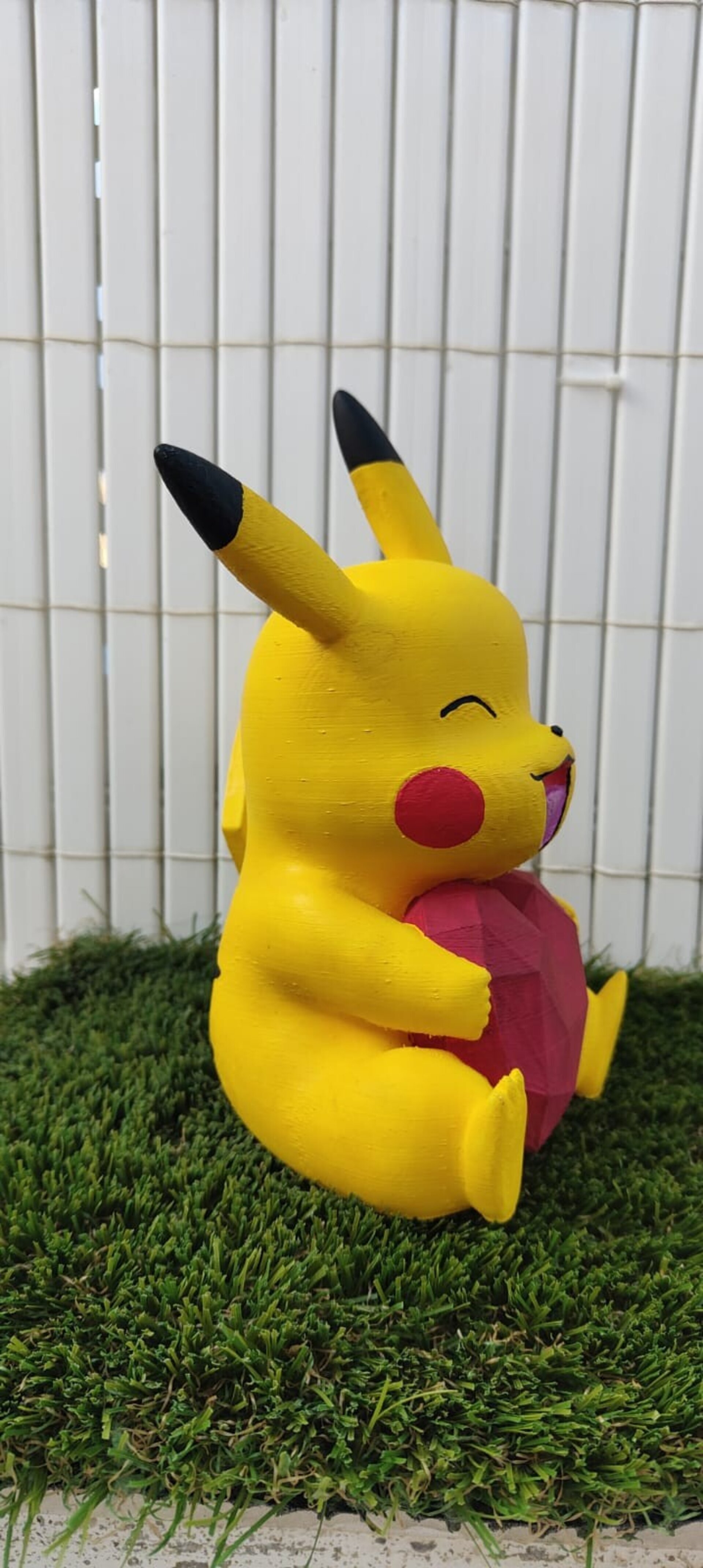 Figura Pikachu con un corazón - 2